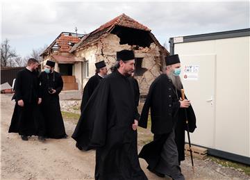 Patrijarh srpski Porfirije posjetio stanovnike u Majskim Poljanama