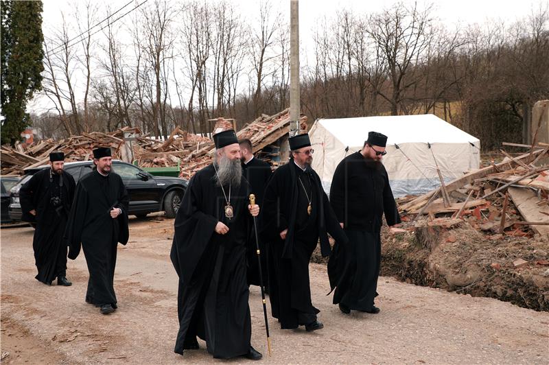 Patrijarh srpski Porfirije posjetio stanovnike u Majskim Poljanama