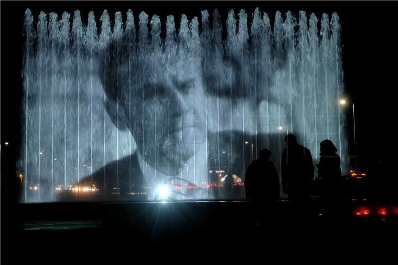 Zagrebačke fontane svijetle Milanu Bandiću u čast