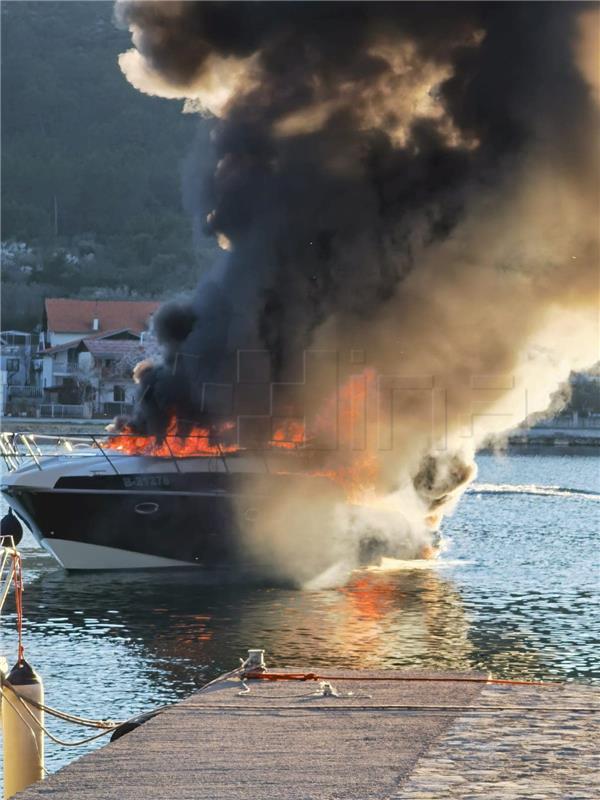 Šibenik- Planula jahta u marini u Bilicama i potonula neugašena 