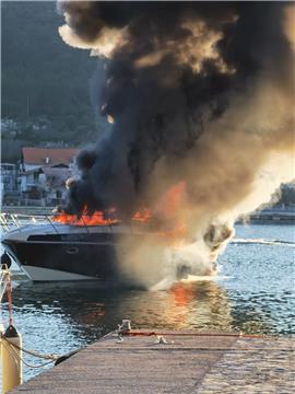 Šibenik- Planula jahta u marini u Bilicama i potonula neugašena 