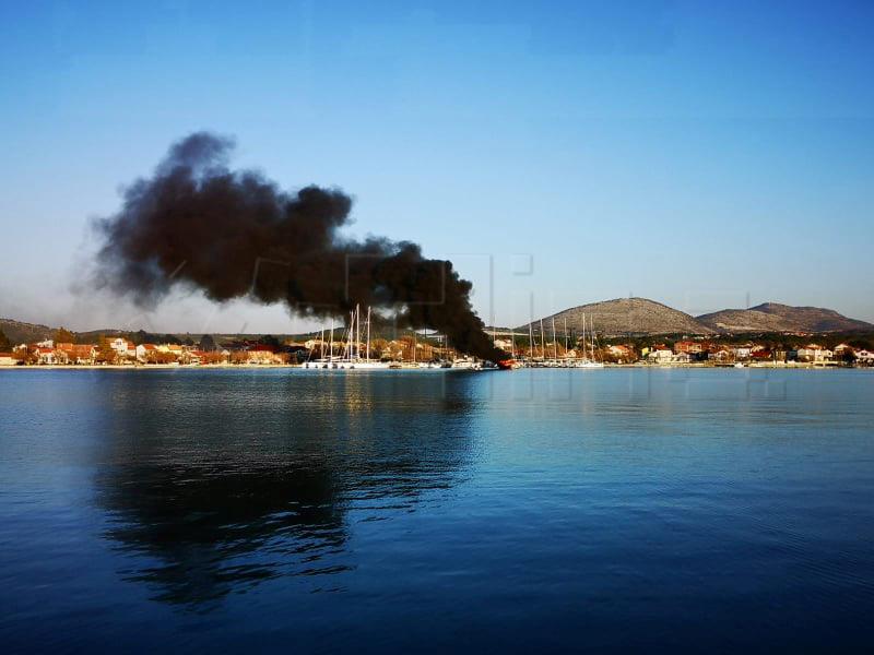 Šibenik- Planula jahta u marini u Bilicama i potonula neugašena