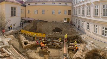 Arheološka istraživanja u dvorištu Banskih dvora