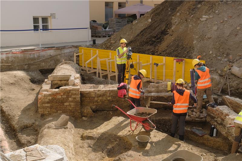 Arheološka istraživanja u dvorištu Banskih dvora