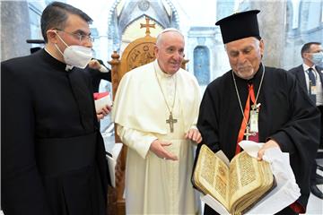 Papa u Erbilu održao najveću misu za posjeta Iraku, dočekale ga tisuće vjernika