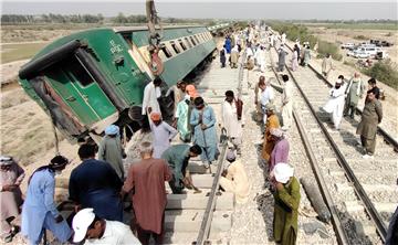 PAKISTAN TRAIN ACCIDENT