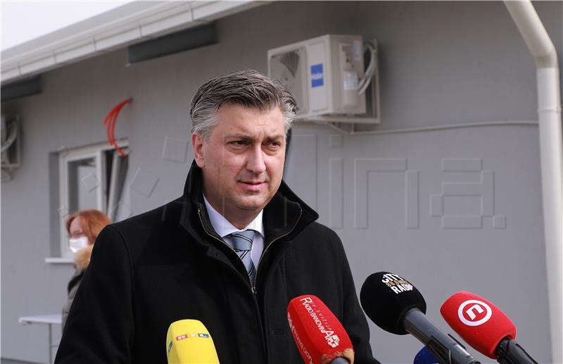 Prime minister visits Lukač chicken farm