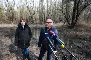 Članovi Domovinskog pokreta održali konferenciju za medije u šumi