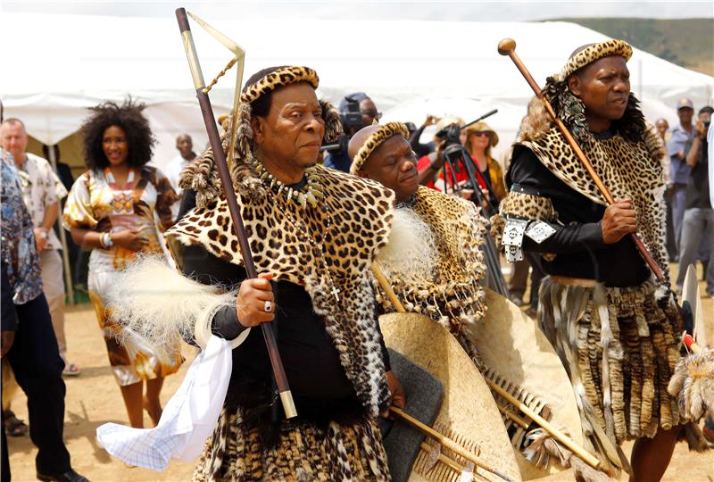 (FILE) SOUTH AFRICA ZULU KING OBIT