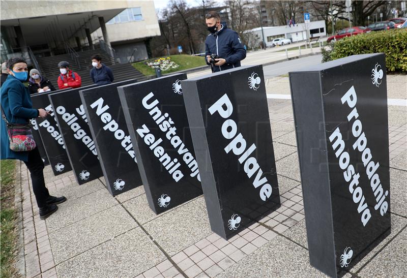 Zelena akcija organizirala akciju za pokretanje kampanje "Dosta je“ Izađi na izbore!“