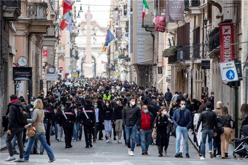 Milijuni Talijana vraćaju se mjerama zatvaranja dok se Južni Tirol otvara