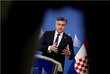 Plenković: Hrvatska u eurozoni i Schengenu do 2024. 