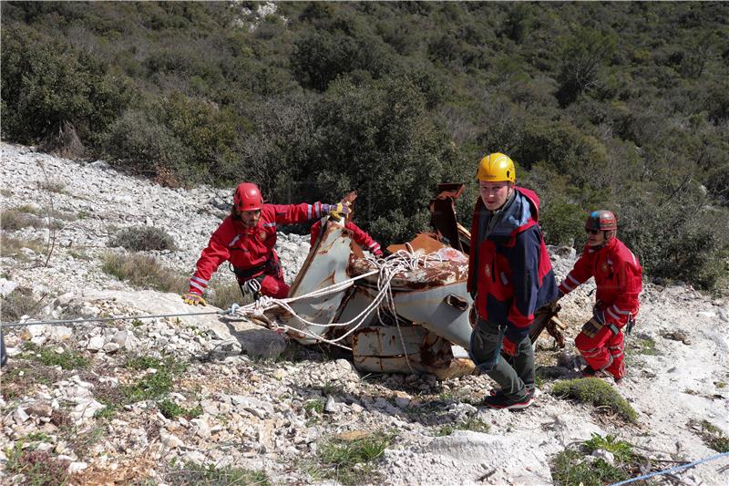 S Korčule uklonjeno oko 60 starih vozila i olupina