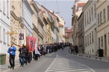 Bozanić predvodio misu na završetku korizmene procesije