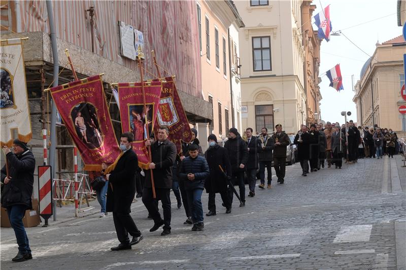 Bozanić predvodio misu na završetku korizmene procesije