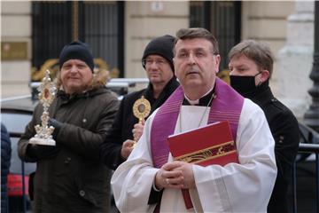 Bozanić predvodio misu na završetku korizmene procesije