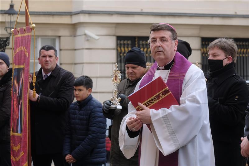 Bozanić predvodio misu na završetku korizmene procesije