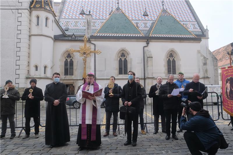 Bozanić predvodio misu na završetku korizmene procesije