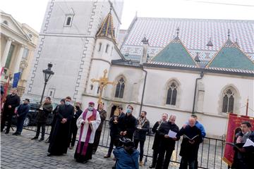 Bozanić predvodio misu na završetku korizmene procesije