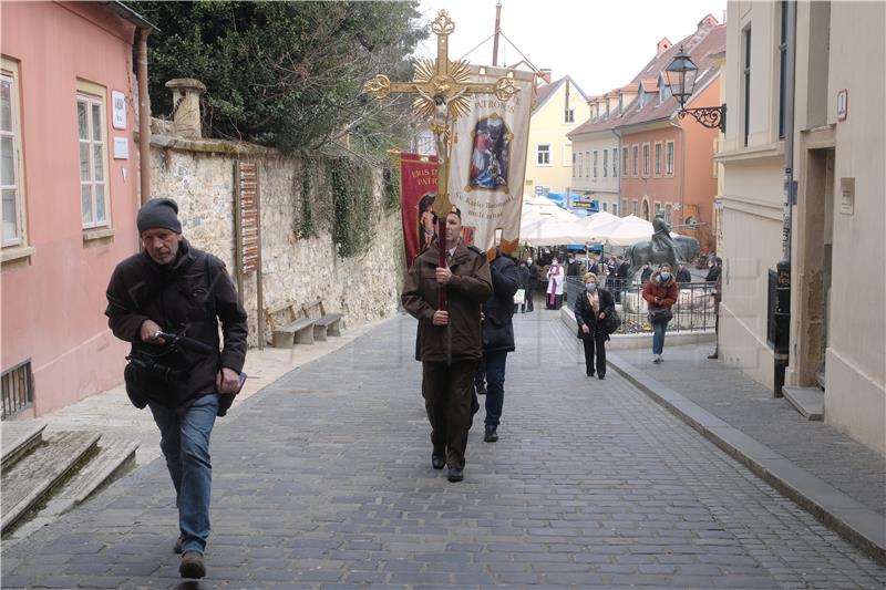 Bozanić predvodio misu na završetku korizmene procesije