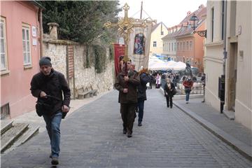 Bozanić predvodio misu na završetku korizmene procesije