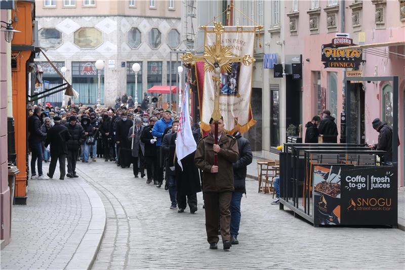 Bozanić predvodio misu na završetku korizmene procesije