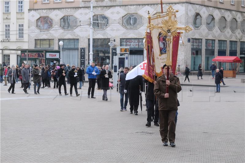 Bozanić predvodio misu na završetku korizmene procesije