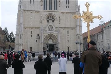 Bozanić predvodio misu na završetku korizmene procesije