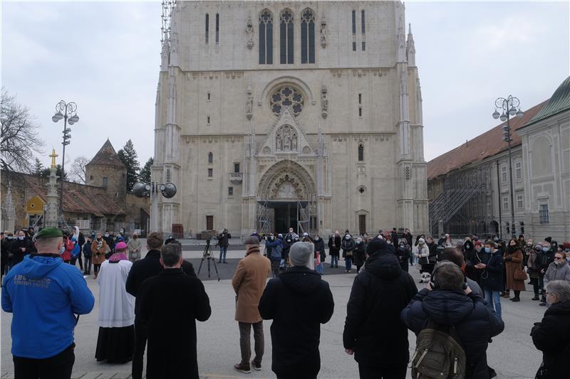 Bozanić predvodio misu na završetku korizmene procesije