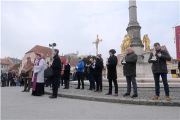 Bozanić predvodio misu na završetku korizmene procesije