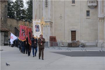 Bozanić predvodio misu na završetku korizmene procesije