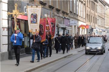 Bozanić predvodio misu na završetku korizmene procesije