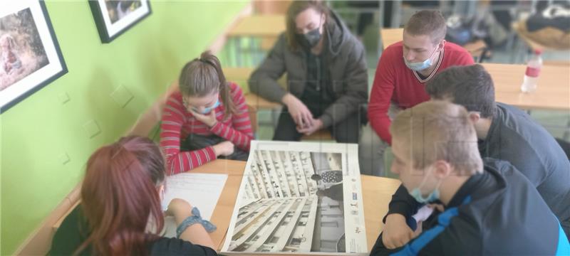 1500 učenika i učenica šalje "razglednice solidarnosti"