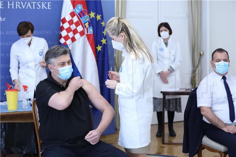 Cijepili se Plenković, Jandroković i Beroš