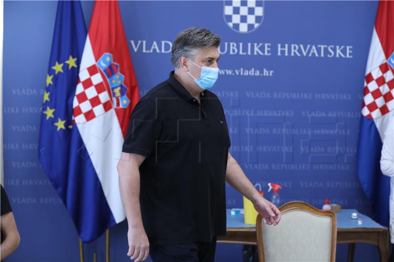 Cijepili se Plenković, Jandroković i Beroš