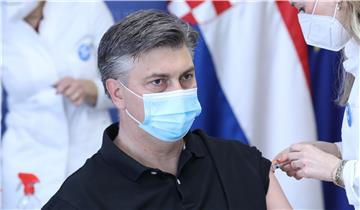 Cijepili se Plenković, Jandroković i Beroš