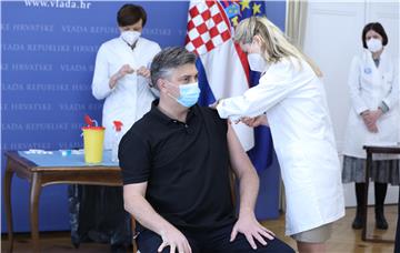 Cijepili se Plenković, Jandroković i Beroš