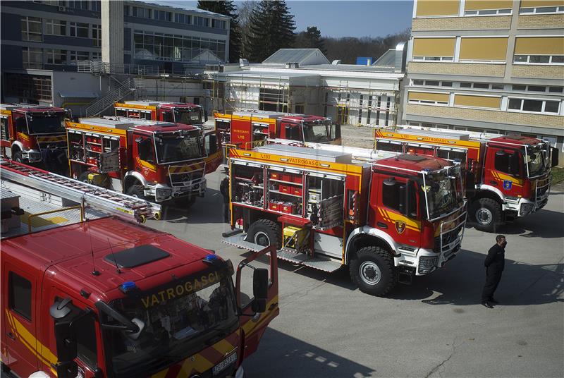 Primopredaja novih vatrogasnih vozila