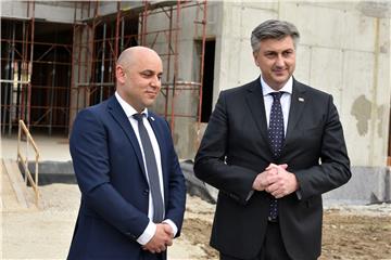 Plenković obišao gradilište nove zgrade Gradske knjižnice i čitaonice Vinkovci