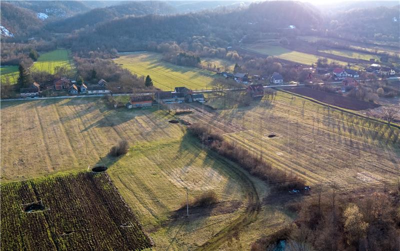 Urušne ponikve oko Mečečana su stara pojava, a potres ju je samo ubrzao