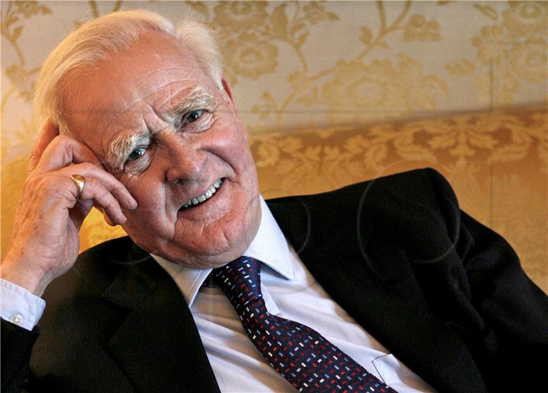 John le Carre bio je toliko bijesan zbog brexita da je uzeo irsko državljanstvo