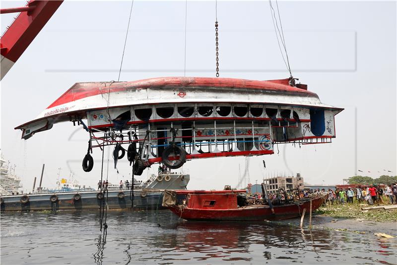 BANGLADESH ACCIDENTS BOAT CAPSIZE