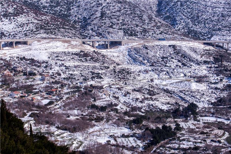 Zbog zimskih uvjeta zatvorena brza cesta Solin-Klis