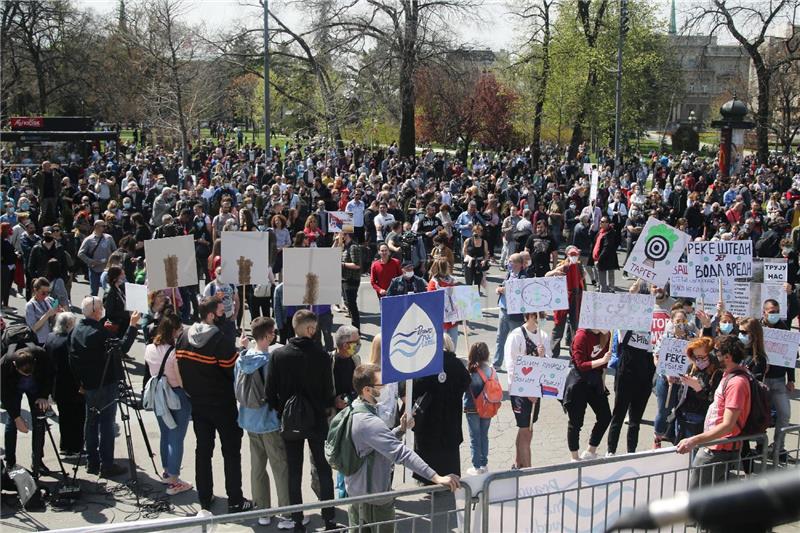 Tisuće ljudi u Beogradu na prosvjedu za zaštitu okoliša