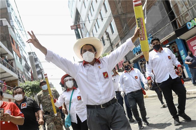 Peru dan prije izbora ima rekordan broj mrtvih od covida-19