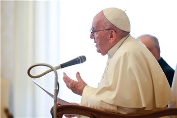 Cijepljeni papa Franjo s mnogima bio u bliskom kontaktu nakon mise u Italiji