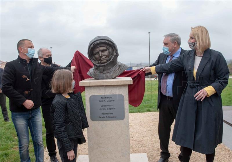 Yuri Gagarin bust unveiled in Pula