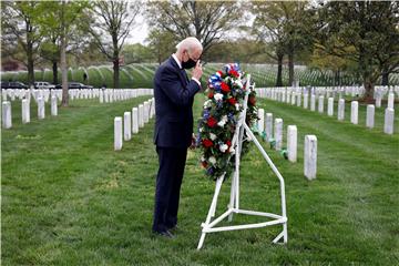 USA BIDEN ARLINGTON CEMETERY