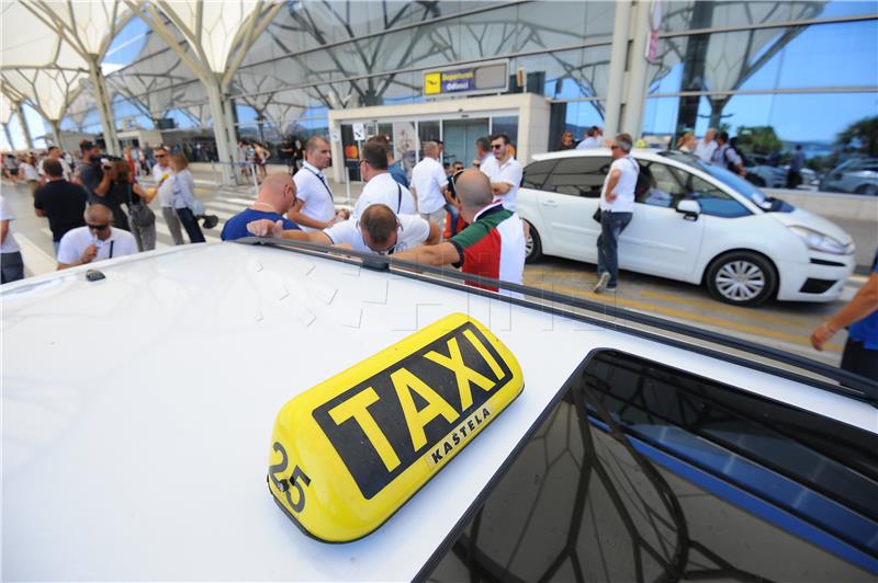 Taxi drivers say market not regulated