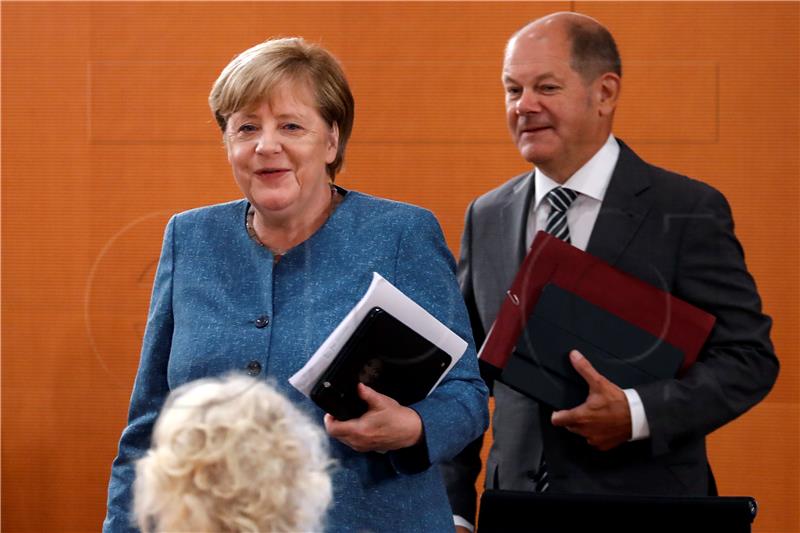 Njemačka kancelarka Angela Merkel cijepljena AstraZenecom